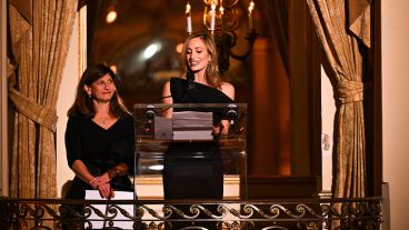 Marcella Hymowitz and Dr. Julia Glade-Bender address attendees of the 2025 Fall Party.
